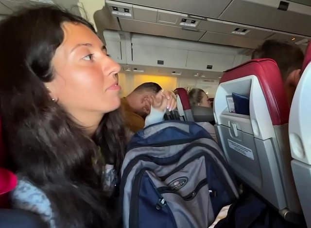 Risky Extreme Public Handjob And Blowjob On Plane 20