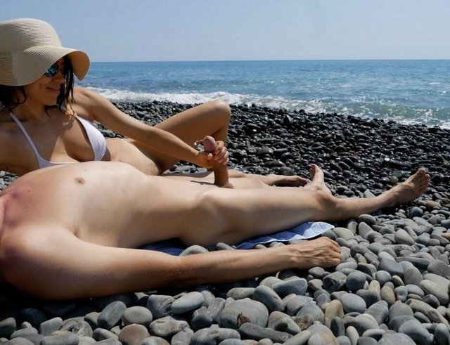 Handjob From Beauty Milf On Nude Beach 1