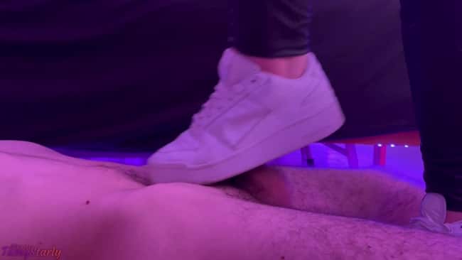 Ballbustextreme095 Tamy Starly - Shoejob Cock Crush In White Sneakers Forum 26