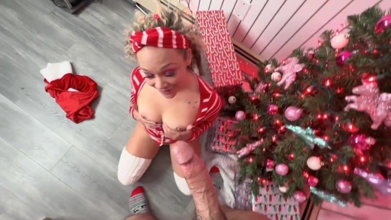 Dallasdom Studios Kiki's XXXMas Cock-Sucking 2