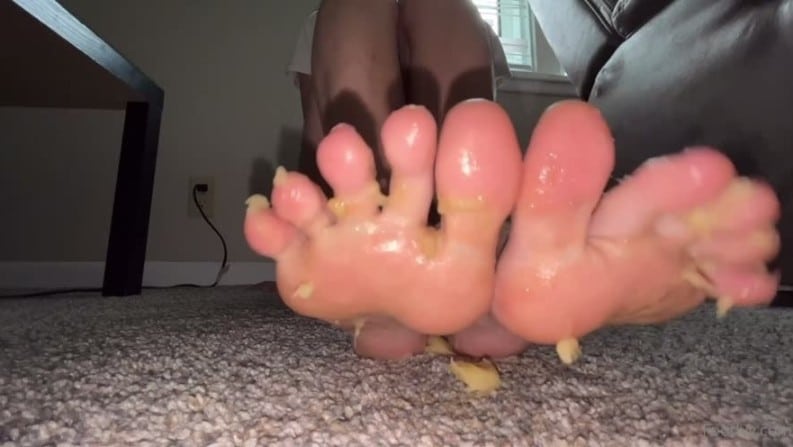 Ivys Feet - Banana Feet Smash N Glide Foot Fetish 3