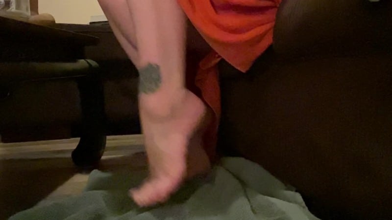 Scarlet Ellie - My Beautiful Feet In The Bath And Lotion 2