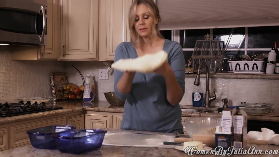 [WomenByJuliAnn] 16 12 22 Grandmas Rolls And Cinnamon Bread FullHD 2