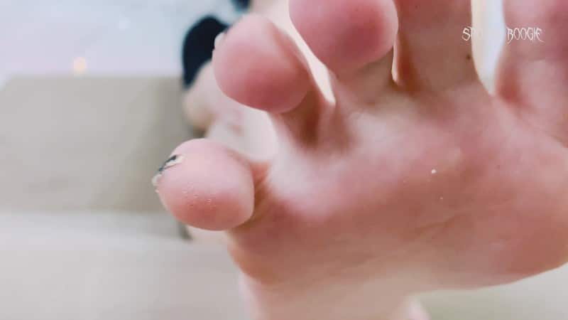 SpookyBoogie - Sweet Vampire Mavis Dracula Teases You With Her Oiled Feet 12