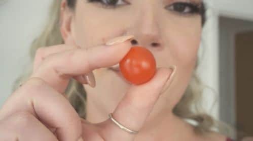 Giantess Sets A Tiny Trap 1