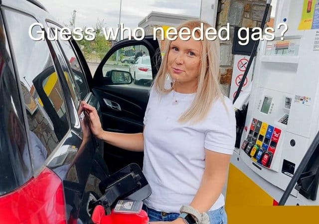 Cum On The Face At The Gas Station 2