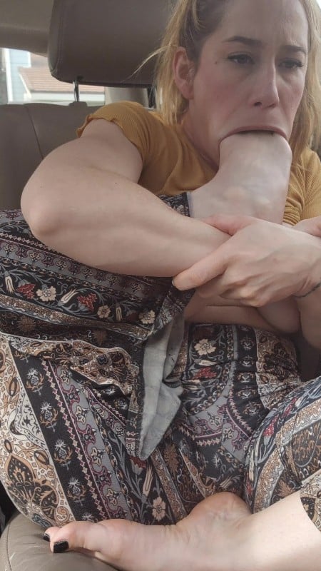 Aderes Quin - Foot Gagging In The Car - ManyVids 1