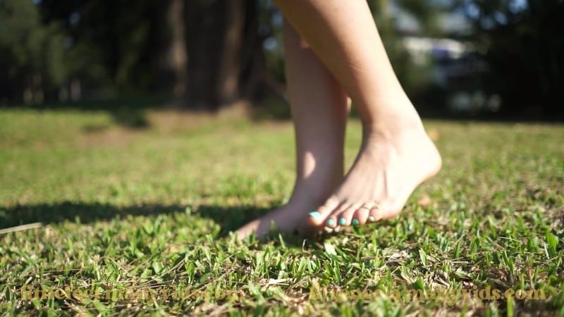 Little Feet - Barefoot On The Grass Close The River - ManyVids 7