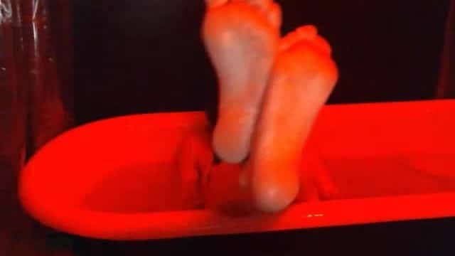 OliveWood - Squeaky Clean Feet - ManyVids 2