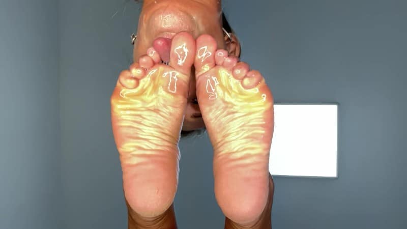 WondersGirlsX - Wet And Slobbery Foot Gaging - ManyVids 10