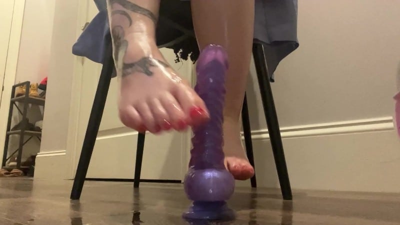 boudoirbunny - Oil Dildo Red Toe Polish Foot Fuck - ManyVids 2