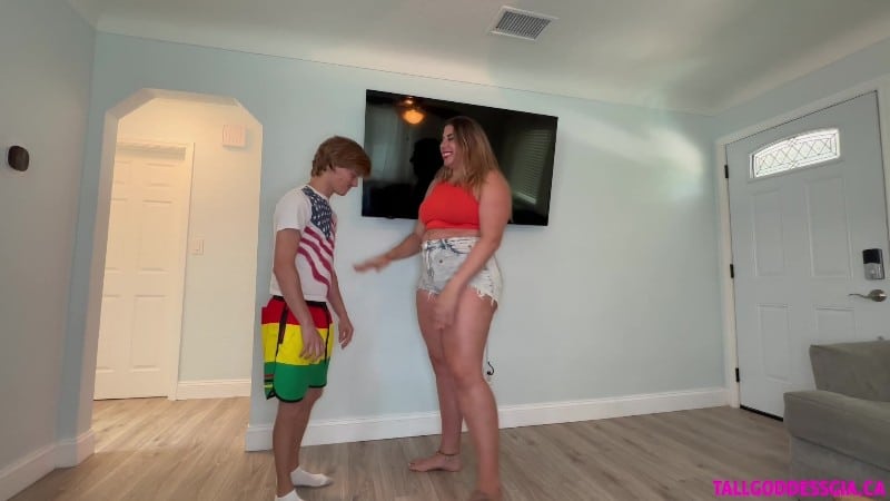 Tallgoddessgia - Amazon Gia Size Comparison with Funsize Frank 2