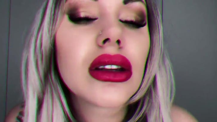 Goddess Misha Goldy Addicted to a Beautiful Full Red Lips 2