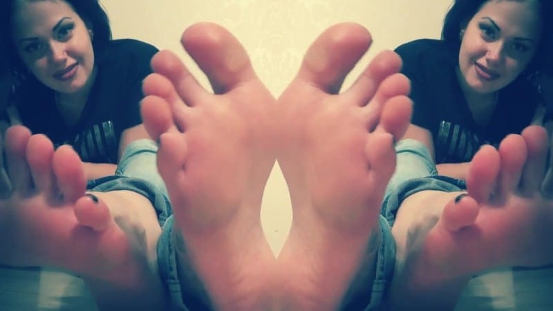 Goddess Misha Goldy Bare feet in jeans JOI CEI 2