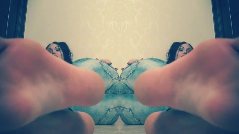 Goddess Misha Goldy Bare feet in jeans JOI CEI 21