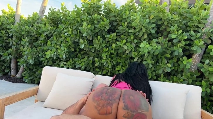 J Mac Big Butt Latina Goldendoll06 Is Stunning and Looking Hot as Hell Outside in Her Sexy Pink Ling 2