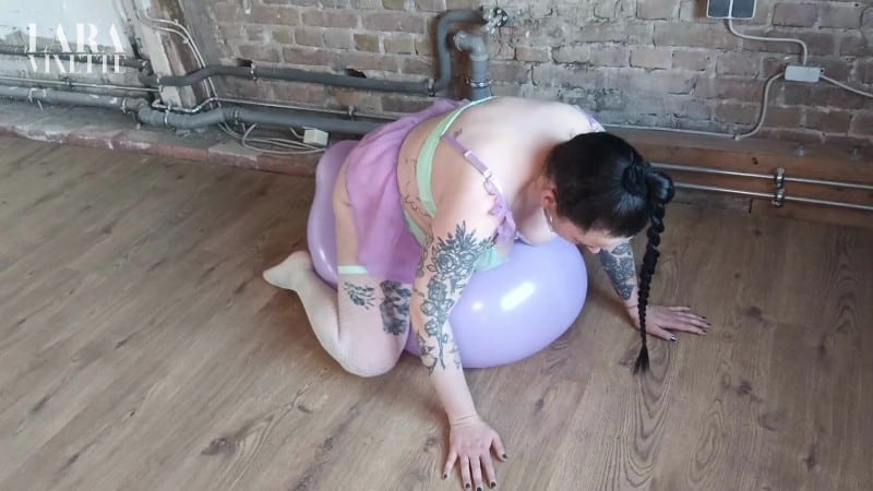 LaraVixette - Blowing & Bouncing lilac balloon - Ride to Pop 2