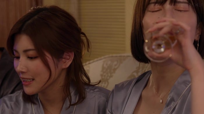 [DLDSS-389] My Wife's Best Friend Reverse Ntr At The Night Pool - Suzume Mino (2160p) 3