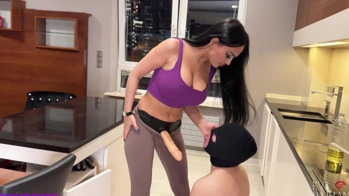 Evil Woman - Hard And Deep Strap-On Punishment 21.01.2023 2