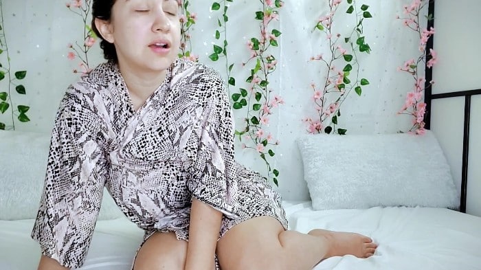 Lalunalewd - Mommy Caught Being A Camgirl [1080p] 3