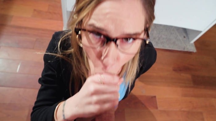 Mommyblowsbest - 25.04.29 - Aderes Quin - Detention Distraction - 1080p 2