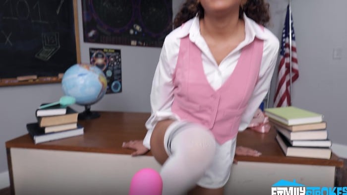 [Sislovesme] Isabella Jules - "they Can't Sacrifice Me If I'm Not A Virgin" [2160p] 21