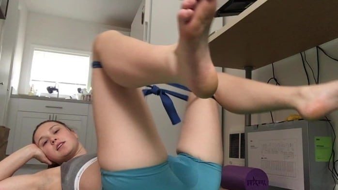 [Manyvids] Secretlittle - Sweaty Workout Cheat - 1080p 2