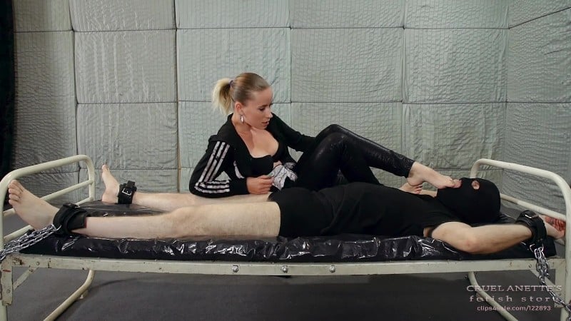 Cruel Anettes Fetish World - Mistress Anette - Pushed To Love Her Sweaty Feet 16