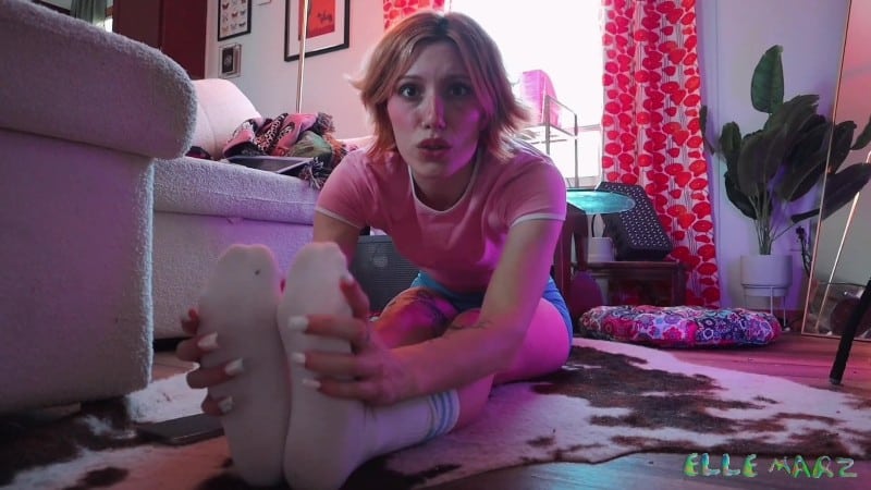 Elle Marz - homewrecking yoga instructor 26