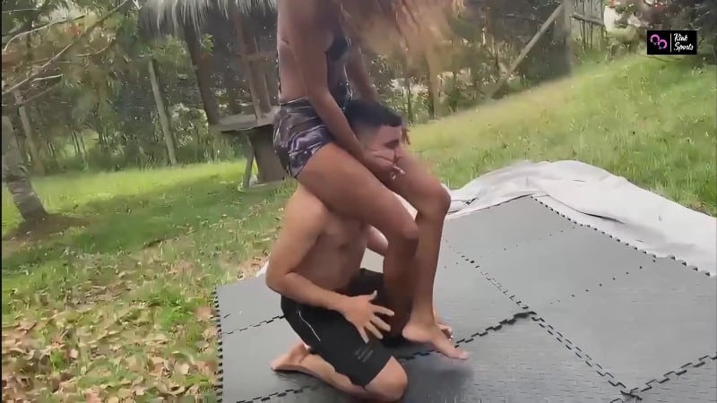 Kinksports - Yesenia Vs Manuel Outdoor Battle - Power Thighs 5