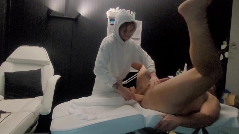 Lutost - The Masseuse Fucked Her Client's Ass With A Big Dildo Until He Ejaculated, He Obviously Liked It, After Massage She Pegg His Ass 5