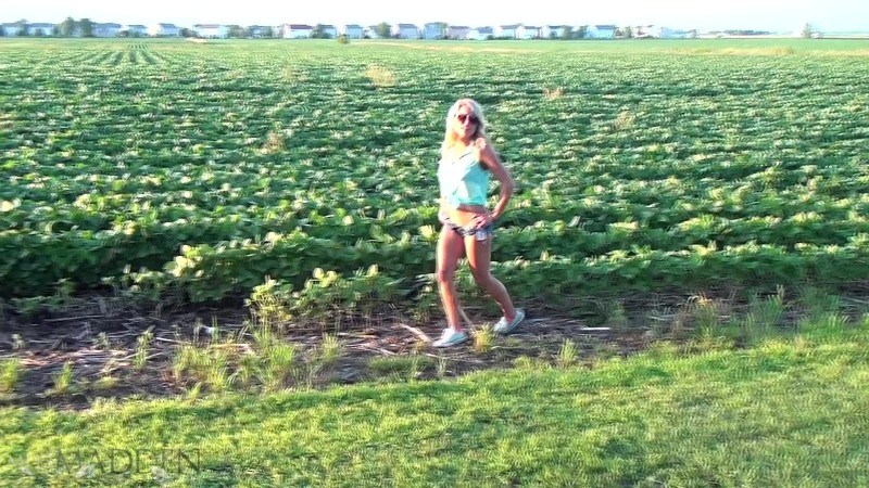 MeetMadden 19 08 21 Pickin Weeds FullHD 4