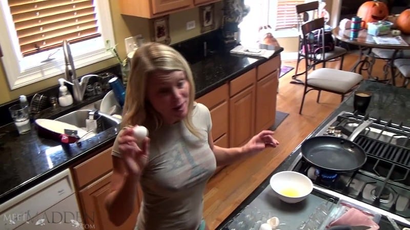 MeetMadden 19 11 06 Making Eggs FullHD 13