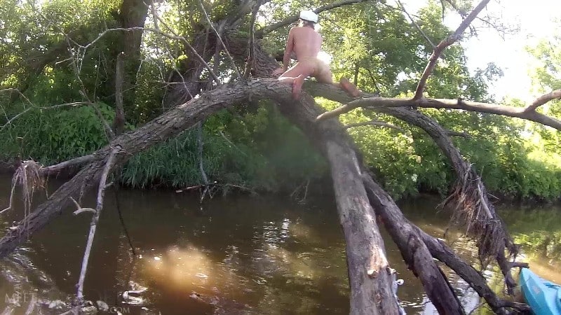 MeetMadden 20 08 19 Climbing Wood FullHD 11