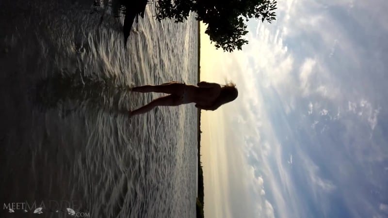 MeetMadden 20 12 09 Sunflowers And Sunshine FullHD 3