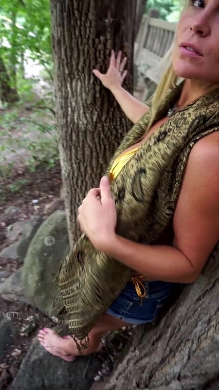 MeetMadden 21 09 15 Gold G String XXX VERTiCAL 1080p 2