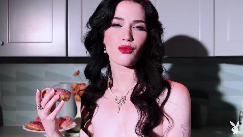 PlayboyPlus 25 06 06 Evelyn Claire Midnight Snack 4k 5
