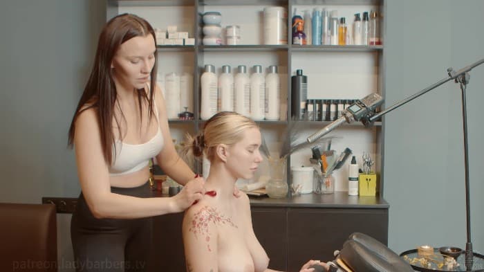 [LadyBarbers] 2025 - Back And Chest Massage On Chair By Adel To Lika[2160p] 3