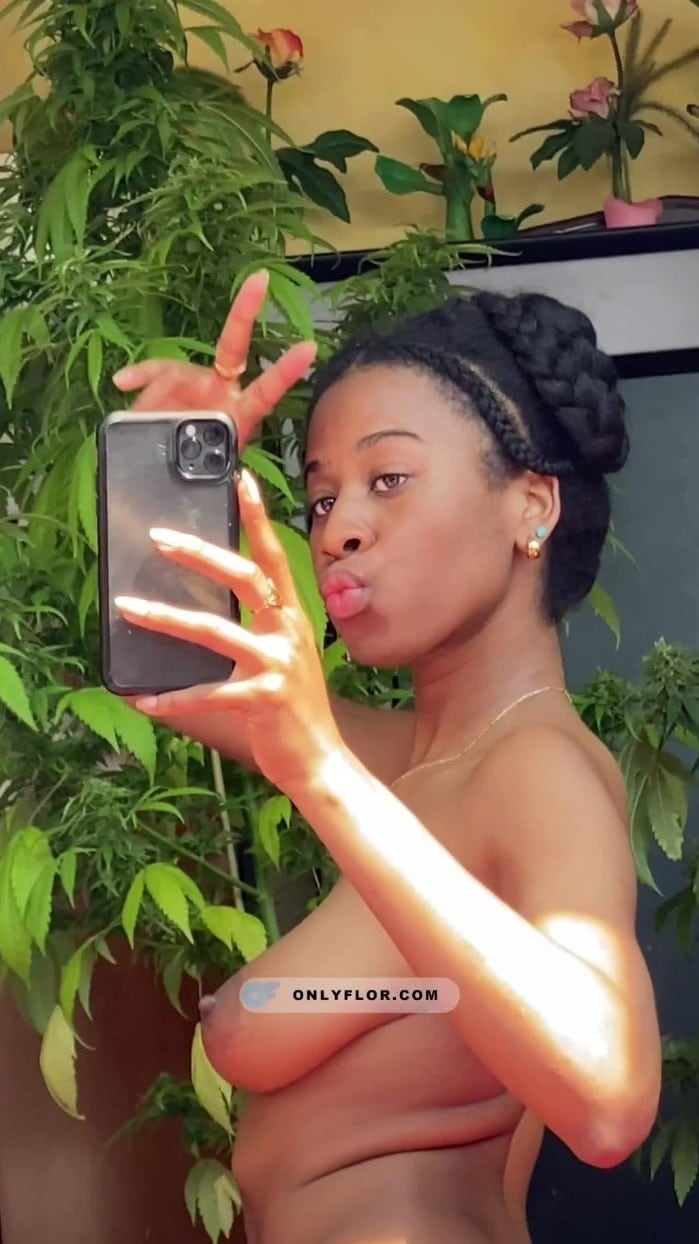 [Onlyfans] Flor (300 And 75 Vids) 20