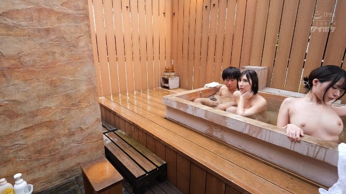 [IPZZ-542] My Stepson Gets Fully Erect In The Women's Bath!? The Confused Stepmother Secretly Jerks Him Off - Nakamura Miu [1080p] 10