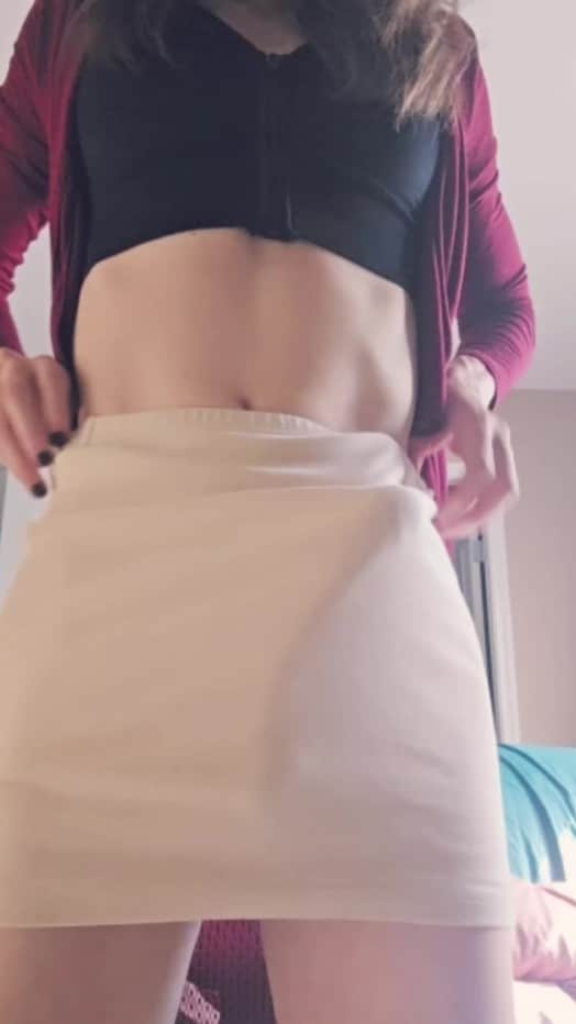 19-07-25 Mel7158 - Help Me Fix My Skirt Bulge Before I Go Out 3
