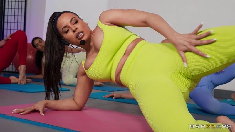 [BrazzersExxtra | Brazzers] 25 07 07 Luna Star Libido Yoga 4k/1080 5
