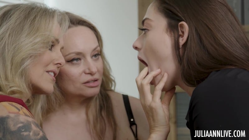 JuliaAnnLive 25 07 04 Aiden Starr And Sophia Burns Cougar HR Discipline FullHD 5