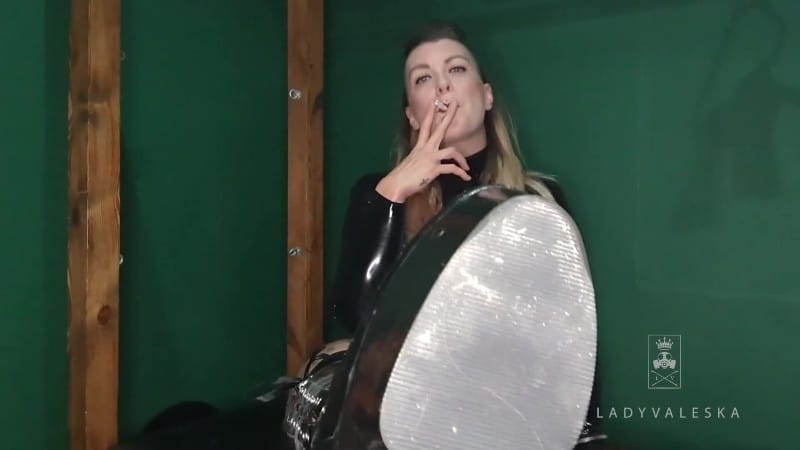 Lady Valeska - Smoking Latex Queen 5