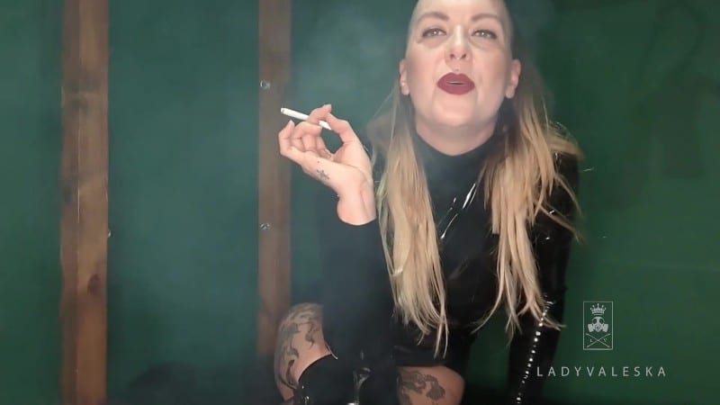 Lady Valeska - Smoking Latex Queen 1