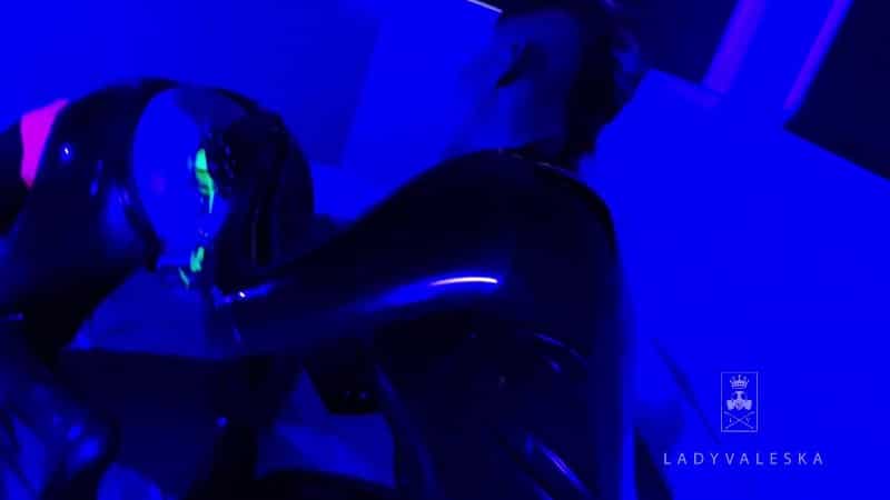 Lady Valeska - UV Pegging 2