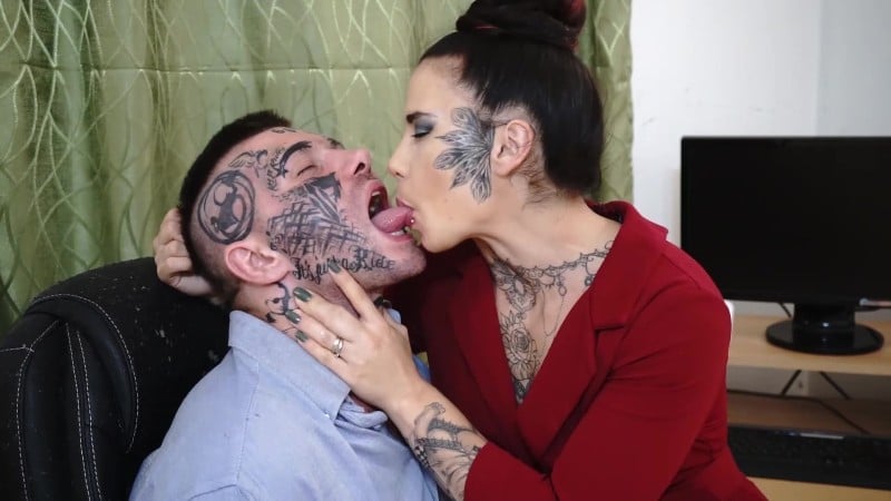 Mira Cuckold - Angry Boss Dominante Kissing 4