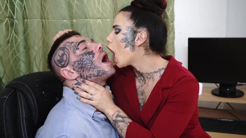 Mira Cuckold - Angry Boss Dominante Kissing 5