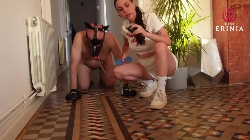 MissErinia - Mistress Erinia Adiestra A La Mascota De Una Amiga 3