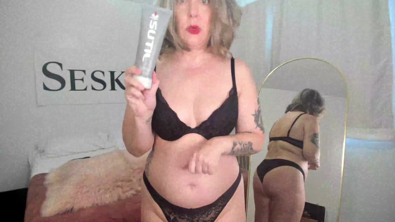 Seska 25 07 10 Unboxing New Lube And Dildo FullHD 3